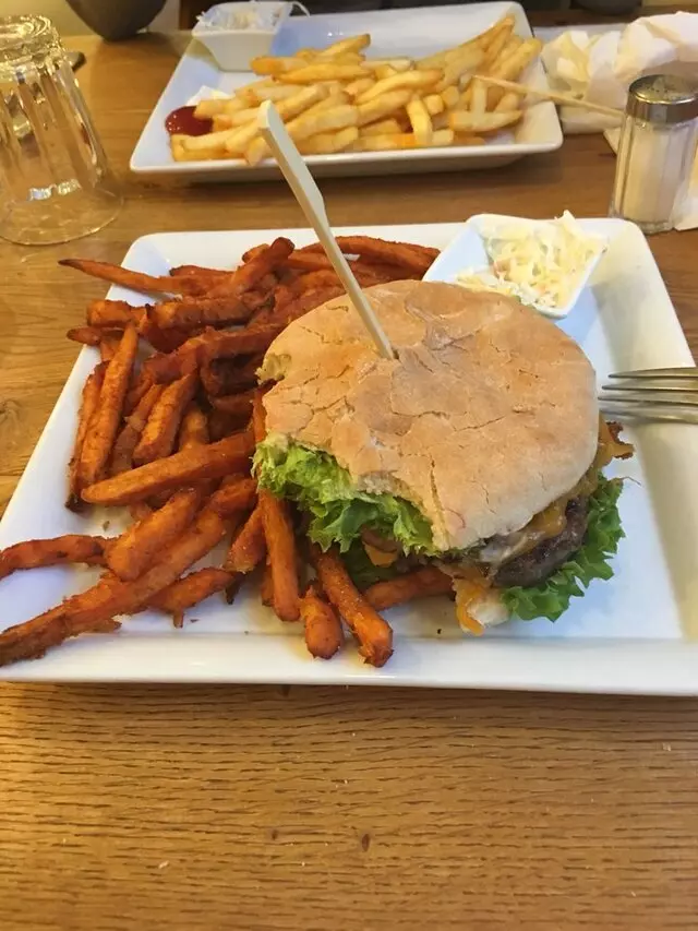 Anthony’s Bar & Burger