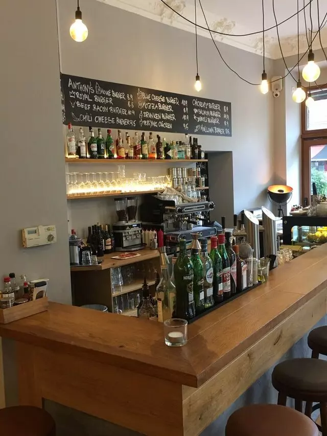 Anthony’s Bar & Burger